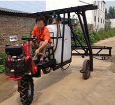 賽蘭自走式噴桿噴霧機(jī)